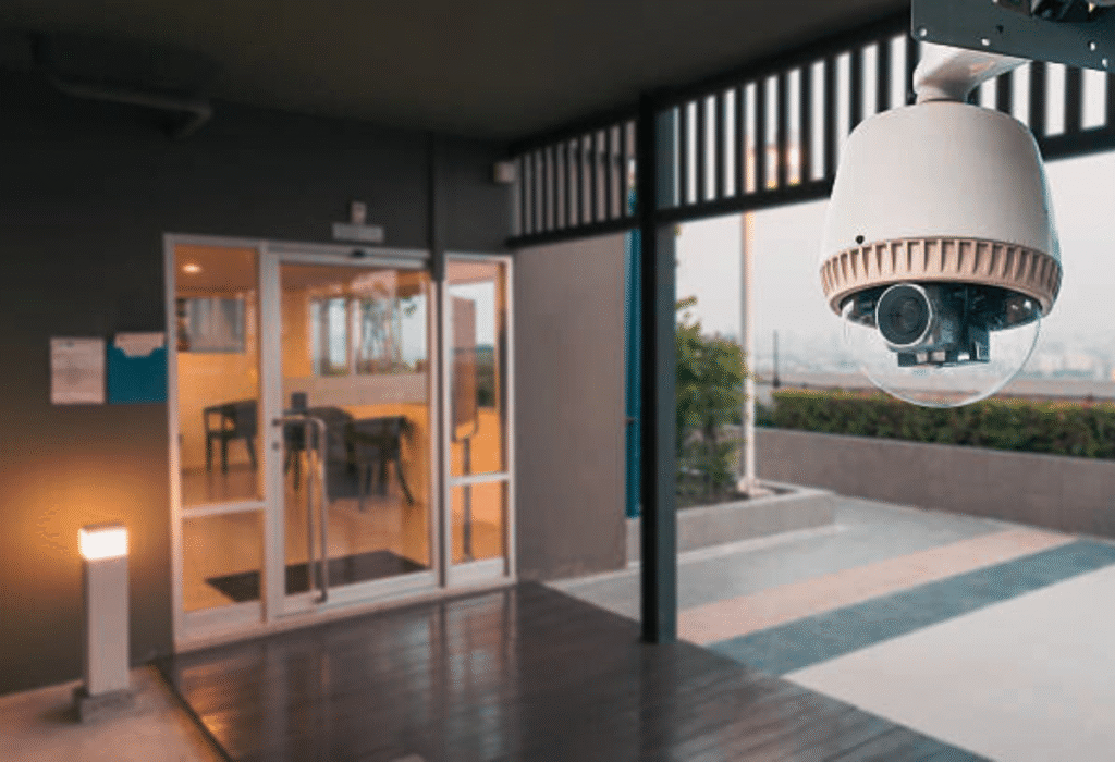 Segurança Residencial: Como Integrar Câmeras e Alarmes com Assistentes de Voz